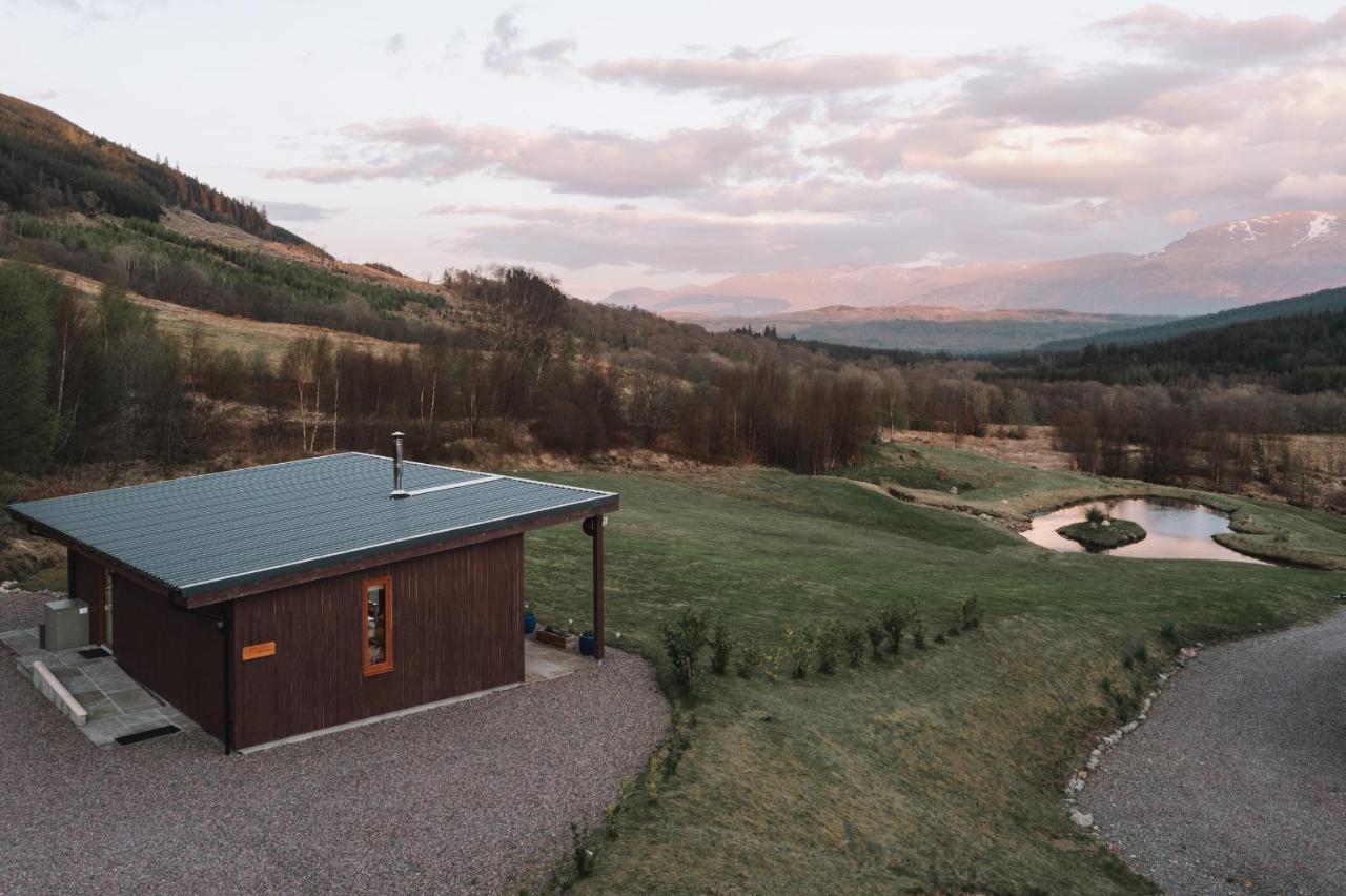 Appartamento Frances' Sketch Pad With Hot Tub Fort William Esterno foto