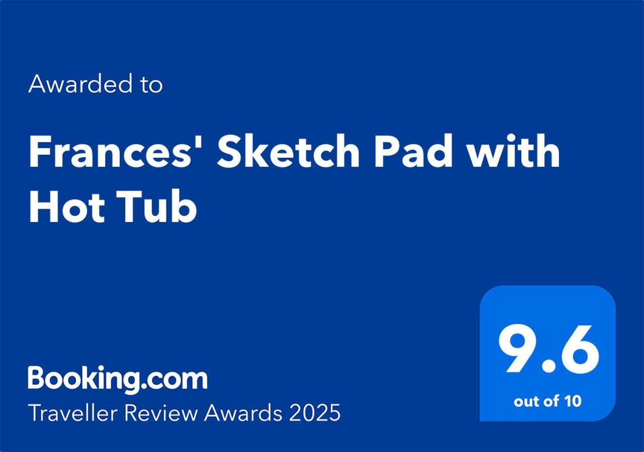 Appartamento Frances' Sketch Pad With Hot Tub Fort William Esterno foto